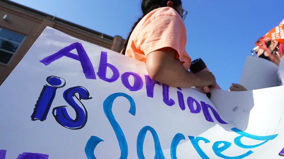 Människor protesterar mot Texas nya abortlag. Bild från i onsdags.