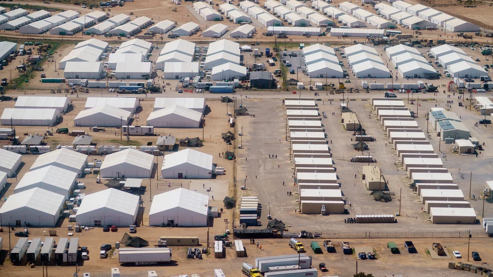 En militärbas i Fort Bliss i New Mexico har gjorts om till ett flyktingläger för människor från Afghanistan.