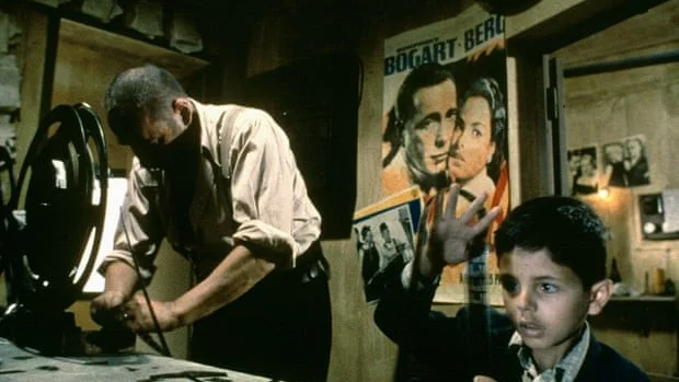 "Känns ända in i märgen", skriver Folkbladets recensent om filmen Cinema Paradiso.