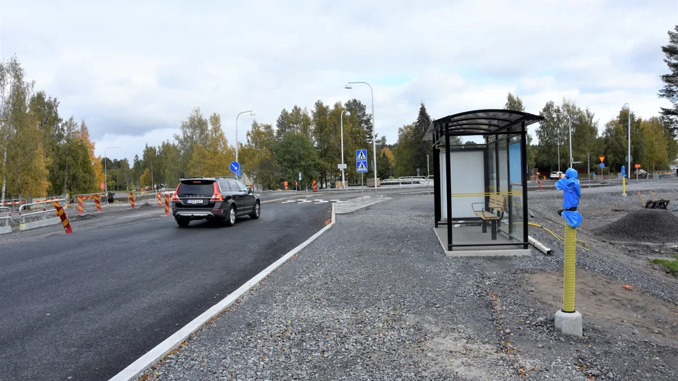 Lulsundsrondellen byggs just nu och ska färdigställas under oktober. Den har dock redan börjat användas och det är uppenbart att hastigheten minskat i den tidigare kritiserade korsningen.
