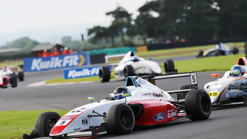 Joel Granfors fortsätter att imponera i det brittiska F4-mästerskapet.