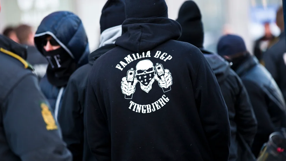 Det kriminella gänget Loyal to familia (LTF) marknadsförde sig hårt med exempelvis luvtröjor med sin logga på. Sedan hösten 2018 har LTF varit förbjudet i Danmark. Arkivbild.
