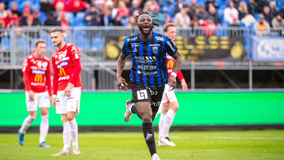 Joseph Colley firar ett av Sirius mål i vinsten mot Degerfors.