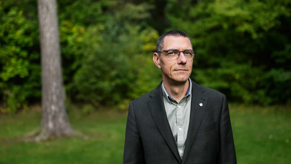 I sin budget för 2022 avsätter Centerpartiet 25 miljoner för satsningar mot hedersrelaterat förtryck. Bland annat menar partiet att omsorgspersonal behöver utbildas om riskerna för personer med intellektuell funktionsvariation att falla offer.