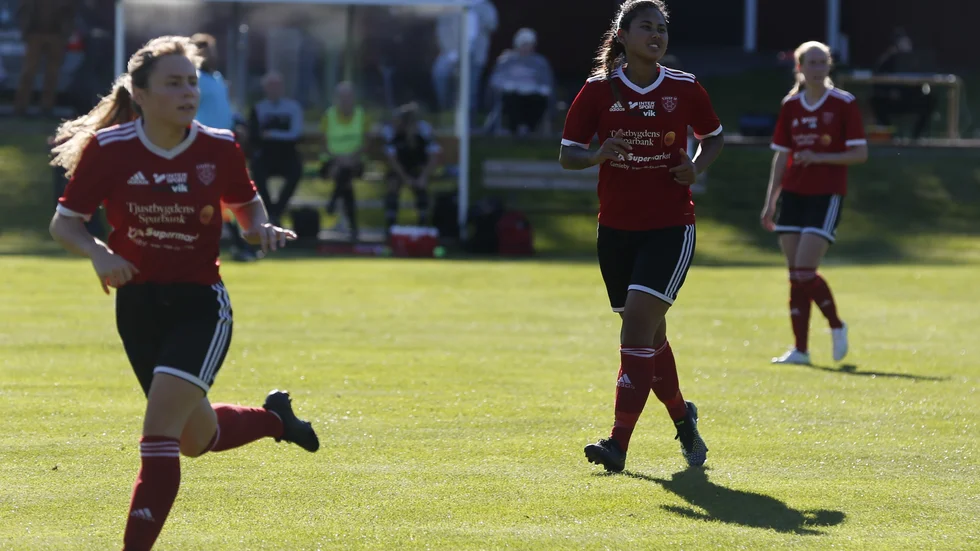 Tjust IF med Izabella Preusse och Malin Engström har placerats i division 1, mellersta Götaland.