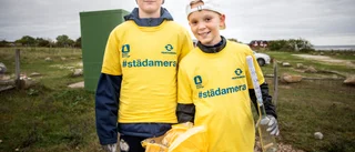 Flaskpost hittad när skräpplockarna dammsög stranden