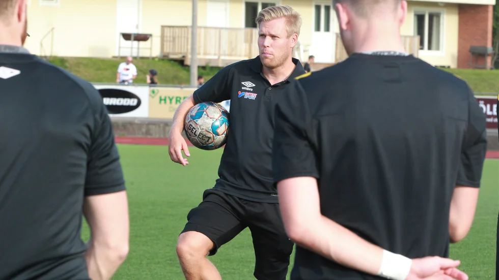 Daniel Fribergs MAI är nykomlingar i tvåan. Vi sänder der4as genrep mot Smedby innan säsongen drar igång på allvar till helgen.