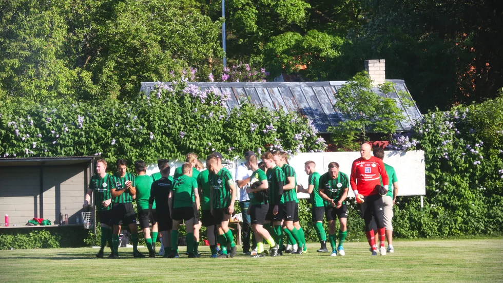 Levide har gått bra i höstsäsongens två första matcher. Till helgen väntar nästa match, men man saknar flera spelare.