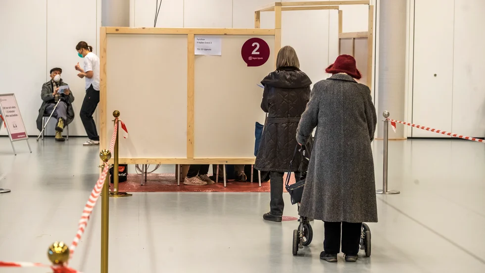 De flesta som kallats kom för att få sin första vaccindos i måndags. Men ungefär 10 procent dök inte upp.