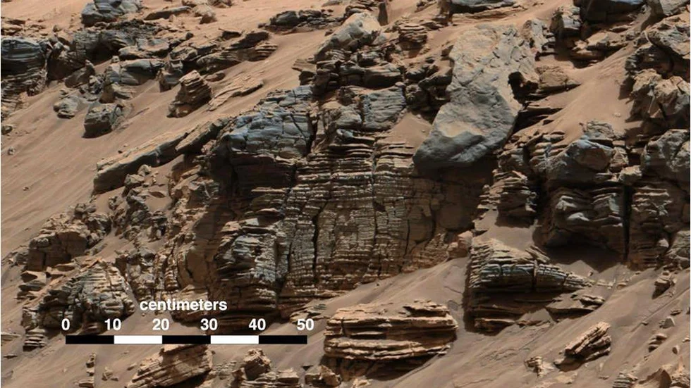 Ett området där forskarna anser sig ha funnit bevis för vatten ligger i kratern Gale nära Mars ekvator. Sedimenten är mycket finfördelade. Arkivbild.