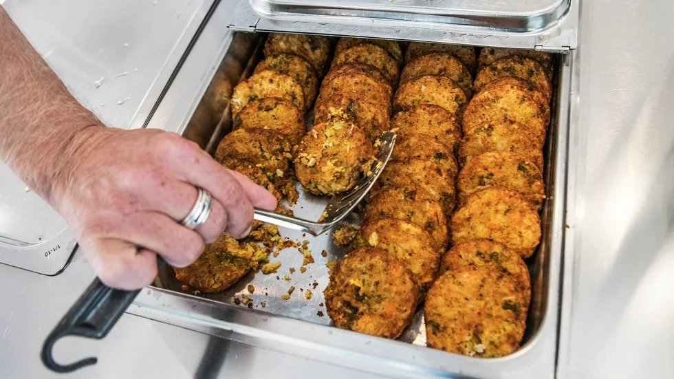  Istället för att behöva åka kors och tvärs i kommunen till sin gymnasieskola kan eleverna gå till en förskola i närheten av bostaden och hämta sin lunch där, skriver Christine Kastner Johnson.