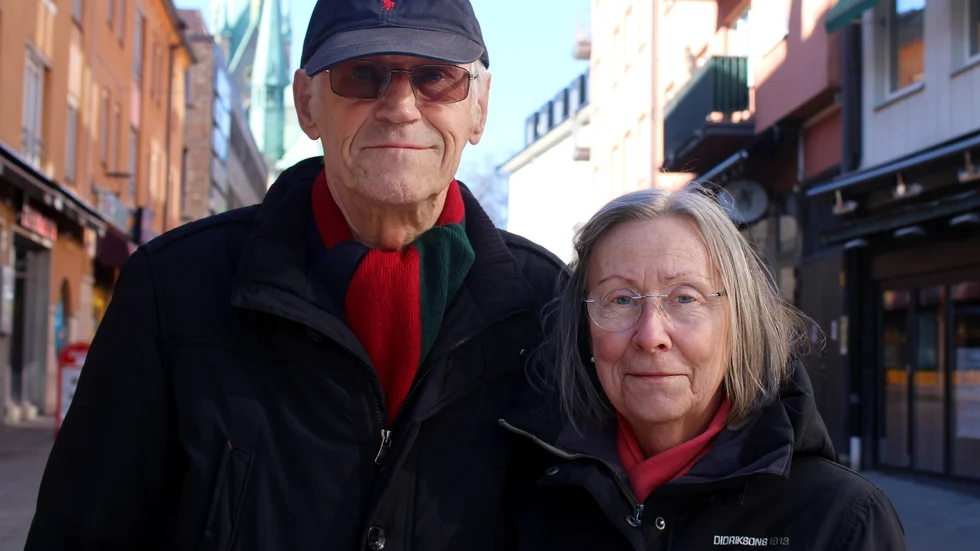Rune och Kristina Stavin, 76 respektive 75 år, väntar på vaccin. Rune har tid nästa vecka, men är osäker på hur det blir nu.