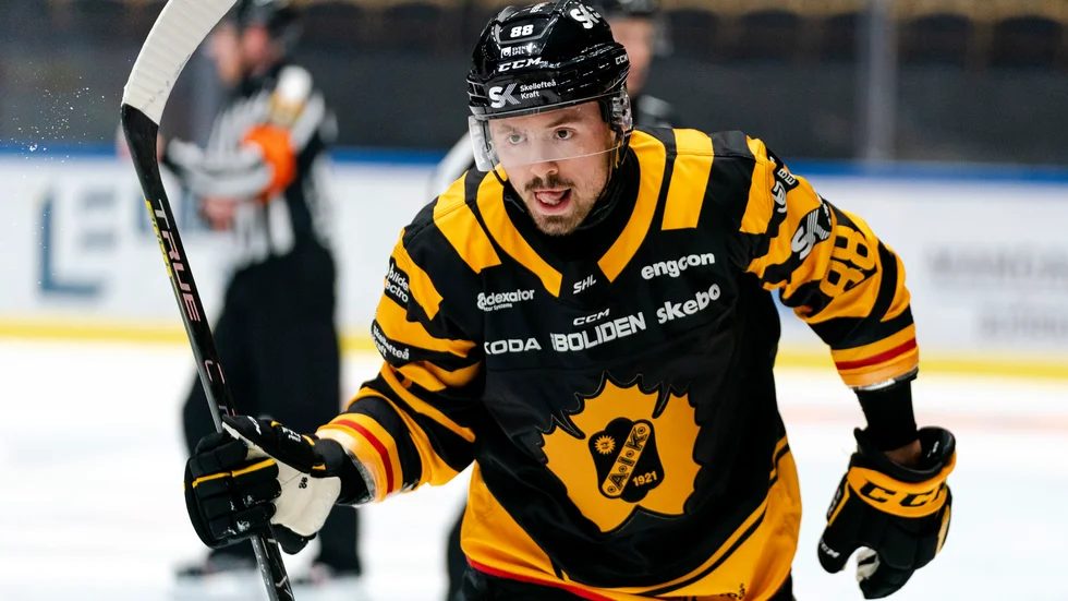 Hawryluk fortsätter i förstalinan med Melker Karlsson och Joakim Lindström.