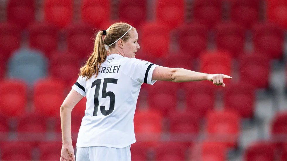 Vaila Barsley är ett alternativ som startspelare i Uniteds backlinje mot Djurgården.