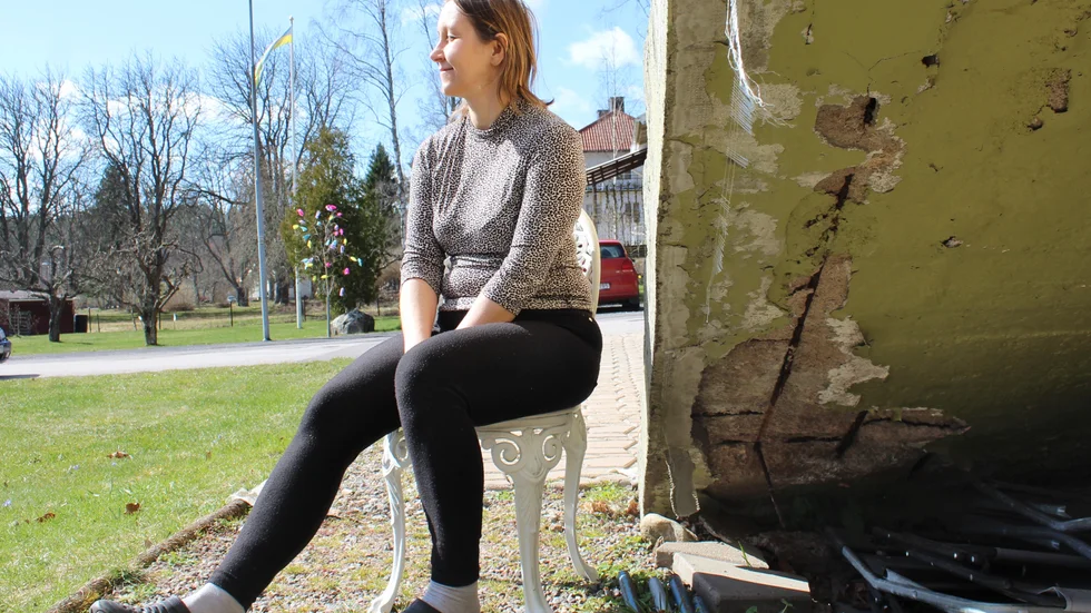 Magdalena Czerwinska nekades att bygga ut huset längs den sydöstra fasaden, med hänvisning till att trappa och fasad var bevarandevärda ur kulturhistorisk synpunkt. "Jag tycker att det är absurt att vi som äger hus inte får bestämma hur man vill att huset ska se ut", säger Magdalena. Att bygga ut huset längs en annan fasad är inte aktuellt menar hon, då det skulle kräva en omdaning av hela planlösningen inomhus. 