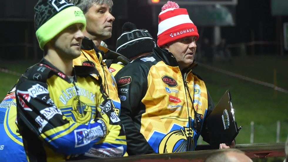 Artem Laguta, Christian Carlsson och Morgan Andersson kunde mest titta på när Dackarna säkrade en plats i SM-finalen.