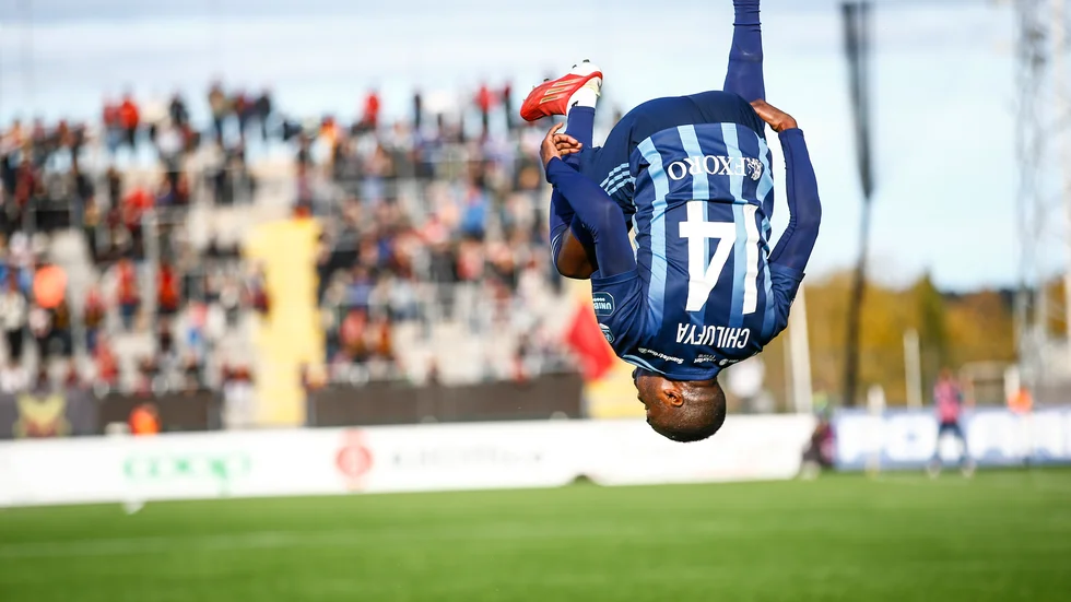 Djurgårdens Edward Chilufya gjorde en volt efter sitt 2–0-mål i 3–0-överkörningen borta mot Östersund.
