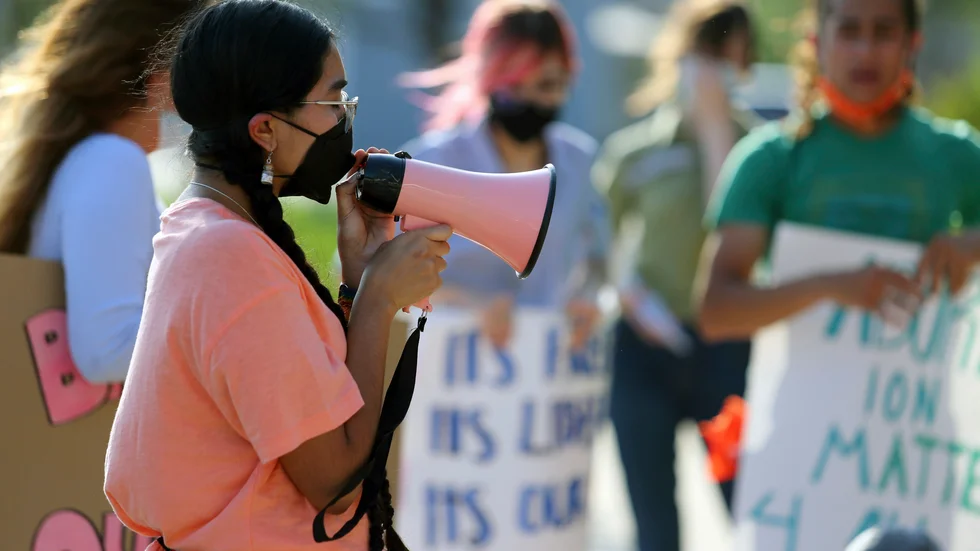 I dag hyllar vi inte aborter – vi hyllar lagliga, säkra aborter som räddar liv. 