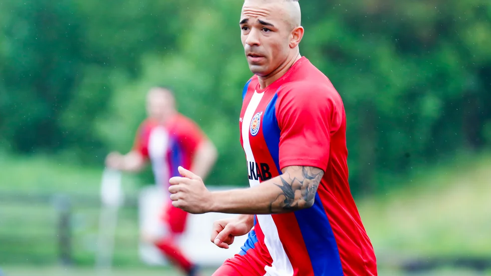 IFK Luleå vill knyta Mac Chahrour till klubben, men Kiruna FF hade redan en överenskommelse med mittfältaren.