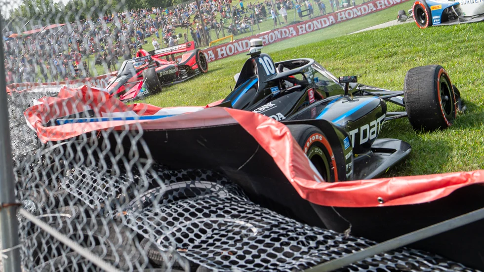 Felix Rosenqvist kraschade i indycar-loppet i Detroit.