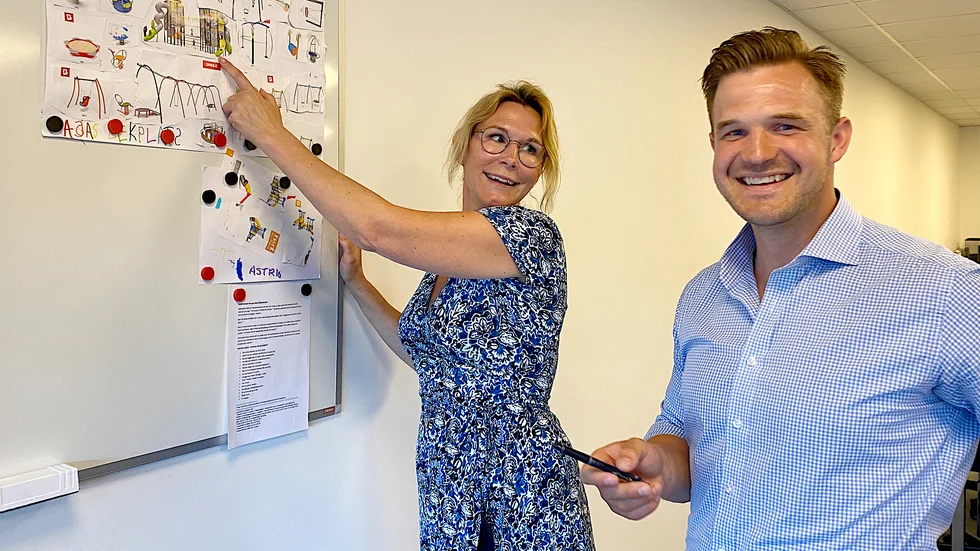 ”Det är en otroligt rolig och positiv bransch att jobba i” säger Katja Skånér och Johan Hedengren, vid nystartade företaget Folklek, och visar det kollage som Johans fyraåriga dotter Maja gjort med bilder över sin favoritlekutrustning.