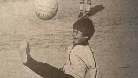 Shejkens son, Michel Alzamami, nio år, är fotbollsstjärna i Norrfjärdens D-pojkar. "En stor talang", säger ledaren Tage Lindgren, själv känd från åren i Storfors AIK.