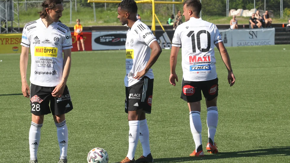 Motala AIF och Boren, herrlagen, spelar hemma samtidigt ett flertal gånger i sommar och höst.