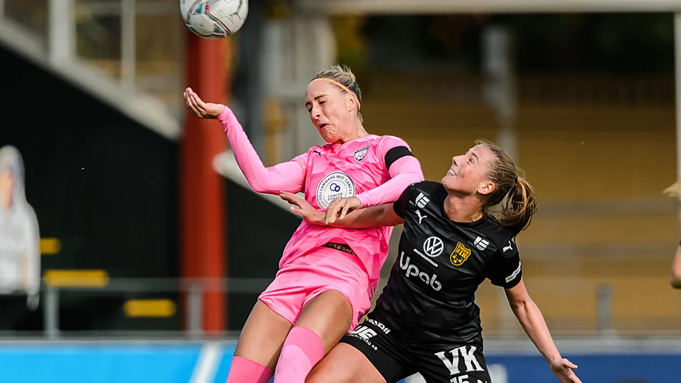Olivia Holms Umeå IK möter Morön i kvällens länsderby på Skogsvallen.