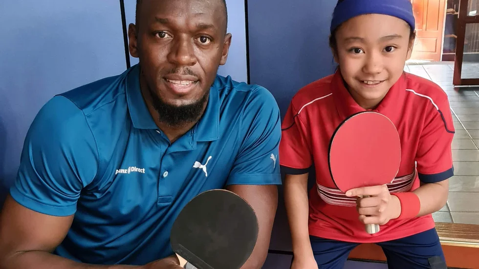 Laurynne Cabardo tillsammans med Usain Bolt under reklaminspelningen.