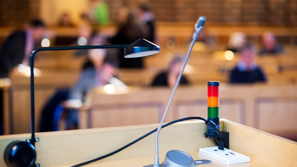 "Ett tag hade vi lampor på talarstolen som lyste rött efter tre minuters talartid, mycket bra, man hinner säga mycket på den tiden om man är väl förberedd", skriver insändarskribenten. (Arkivbild)