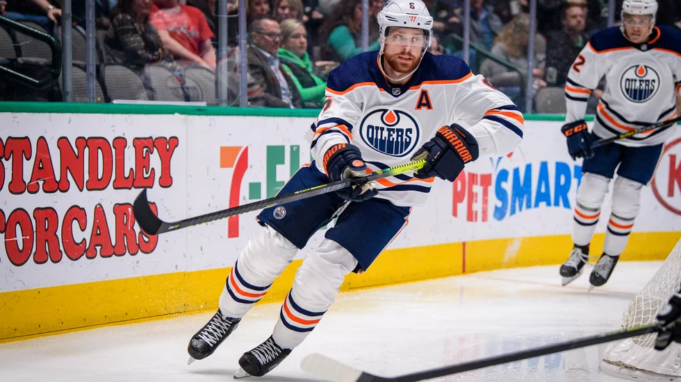 Adam Larssons framtid i Edmonton Oilers är en het snackis i Nordamerika.