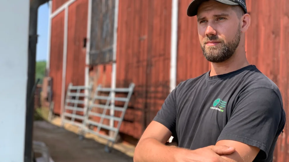 När Olle Gustafssons far går i pension om sju år ska han ta över företaget som kämpar med nedgångna byggnader och viltskador. "Man kan inte jobba kvar av nostalgiska skäl". 