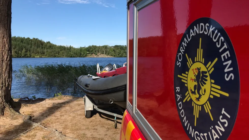Räddningstjänsten sökte både i sjön och på land.