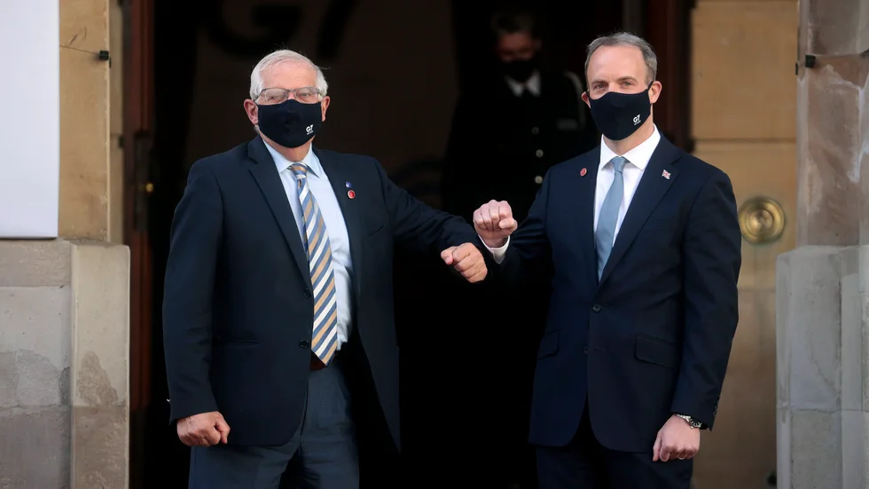EU:s utrikeschef Josep Borrell (till vänster) och Storbritanniens utrikesminister Dominic Raab under G7-ländernas utrikesministermöte i London.