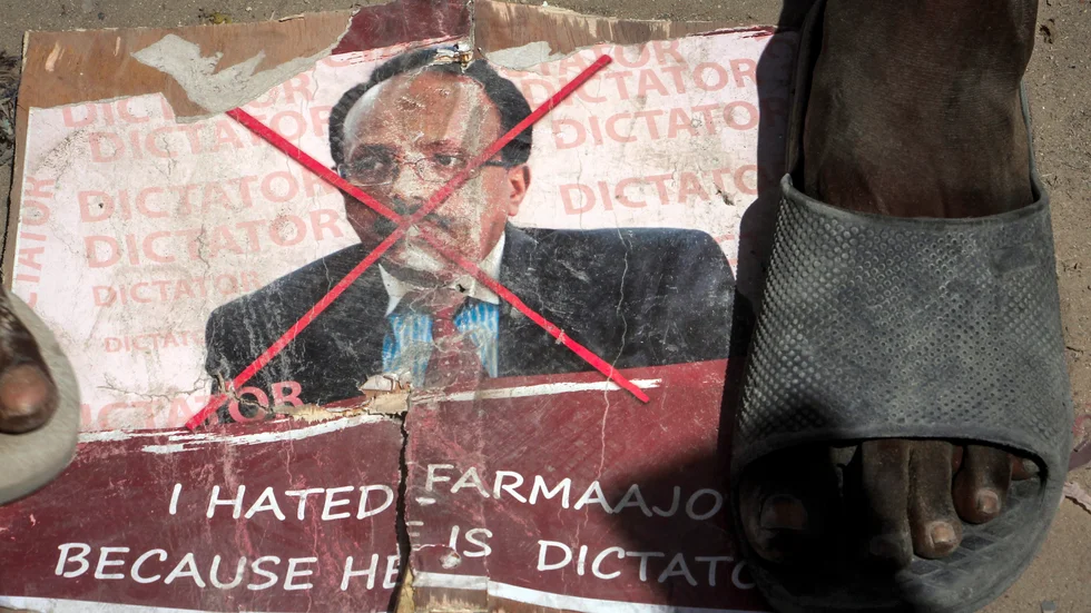 Ett plakat från en demonstration i Somalias huvudstad Mogadishu i protest mot president Mohamed Abdullahi Mohamed. Bilden är från den 25 april.