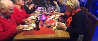 Möte med julbord och stämningsfull musik