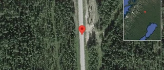 Brinnande fordon stoppar trafiken på väg 860