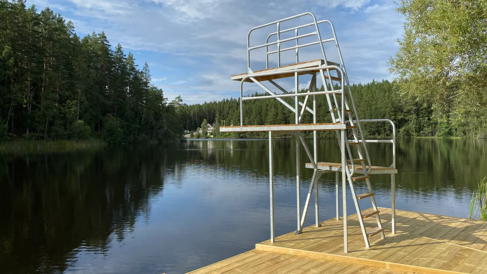 Tremeterstornet är på plats i Lotorp.