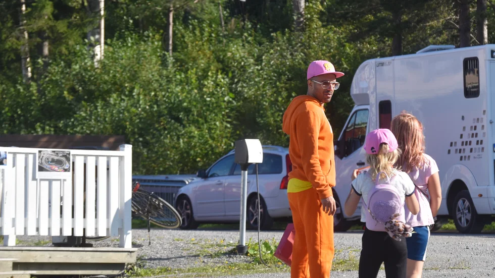 Sean Banan fick svårt att lämna scenområdet efter konserten. Det var många barn som ville prata med honom.