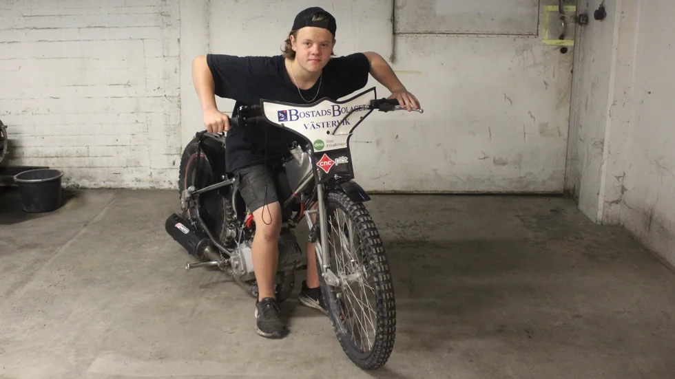 Adam Carlsson är en av sex svenskar som ska delta i EM för 250cc.