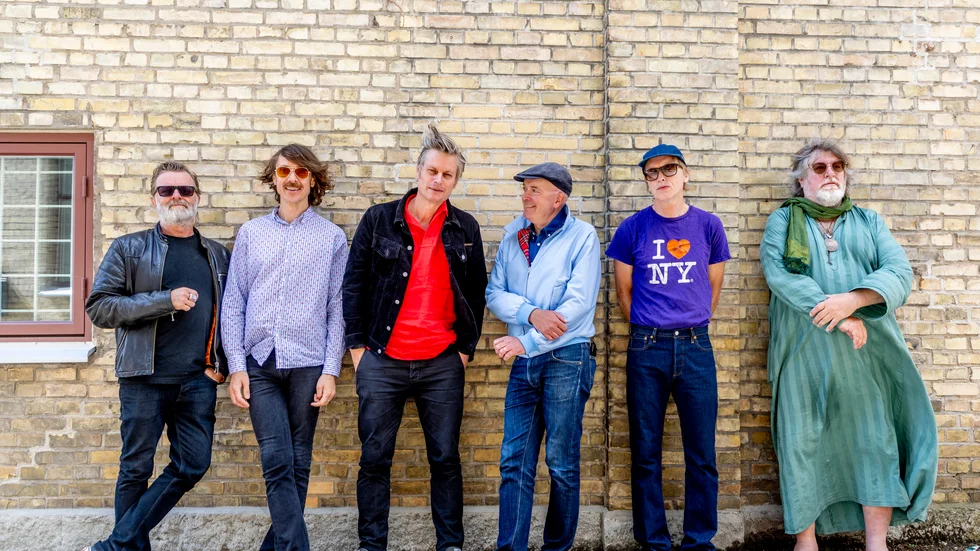 The Soundtrack of Our Lives inför sommarens återförening där man bland annat ska spela på Way out West. Ian Person, Mattias Bärjed, Martin Hederos, Fredrik Sandsten, Kalle Gustafsson Jerneholm och Ebbot Lundberg.
