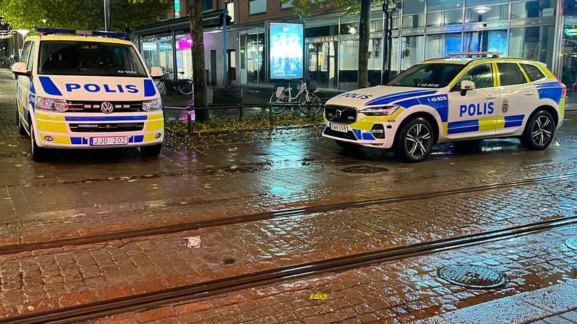 Polisen på Drottninggatan på tisdagskvällen.