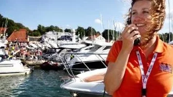 Gästhamnsvärd. Marianne Norrby håller ordning i hamnen.