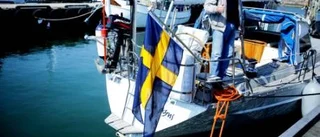 Håkan flaggar för fritidsbåtarna