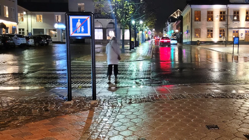 Enligt NTF, Nationella trafiksäkerhetsförbundet, omkommer drygt hälften av alla gångtrafikanter i mörker, gryning och skymning. 