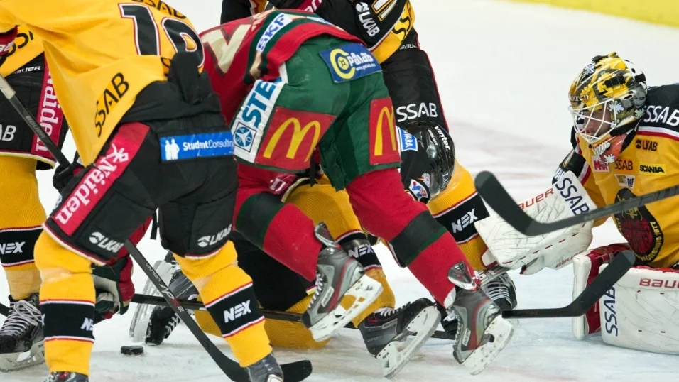 Rörigt framför Lulemålvakten David Rautios mål under tisdagens SHL ishockeymatch mellan Frölunda HC och Luleå Hockey i Scandinavium i Göteborg.