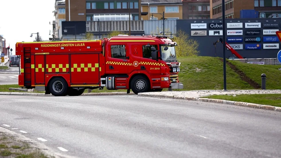 Branbil, olycka, räddningstjänst, Blåsljus, brand, utryckning, brand.