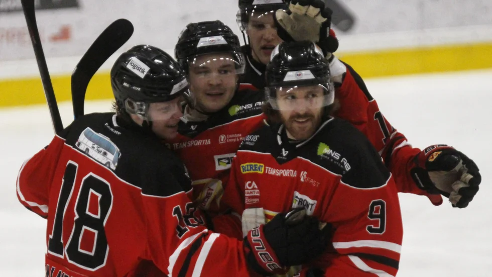 Linden dubbelvärvar från hockeyallsvenska nykomlingen.