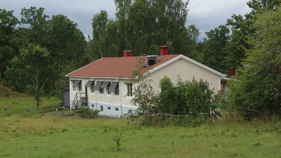 Blankaholms förskola är en av de förskolor som hotas av nedläggning. Det har fått skribenterna att fråga vad kommunen har för visioner för landsbygden.