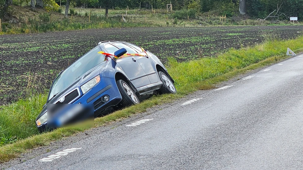 En bilist körde i diket på väg 210 i Söderköpings kommun på onsdagen.